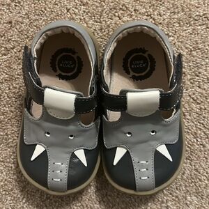 Livie and Luca size 6 Toddler shoe color Grey